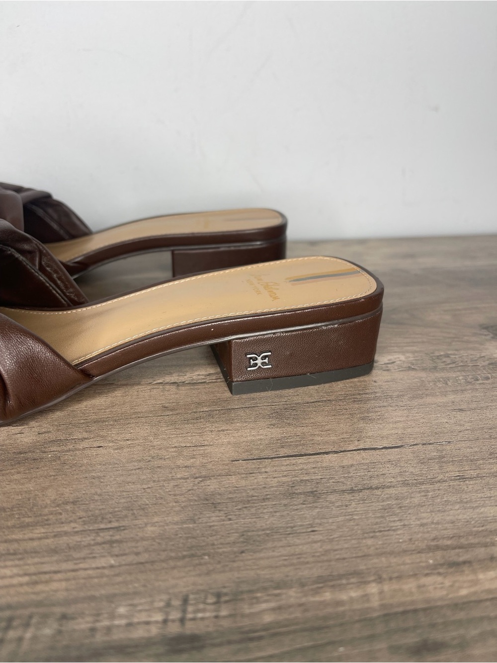 Women’s size 7.5 Sam Edelman Dawson puffed slide sandals - Picture 3 of 8